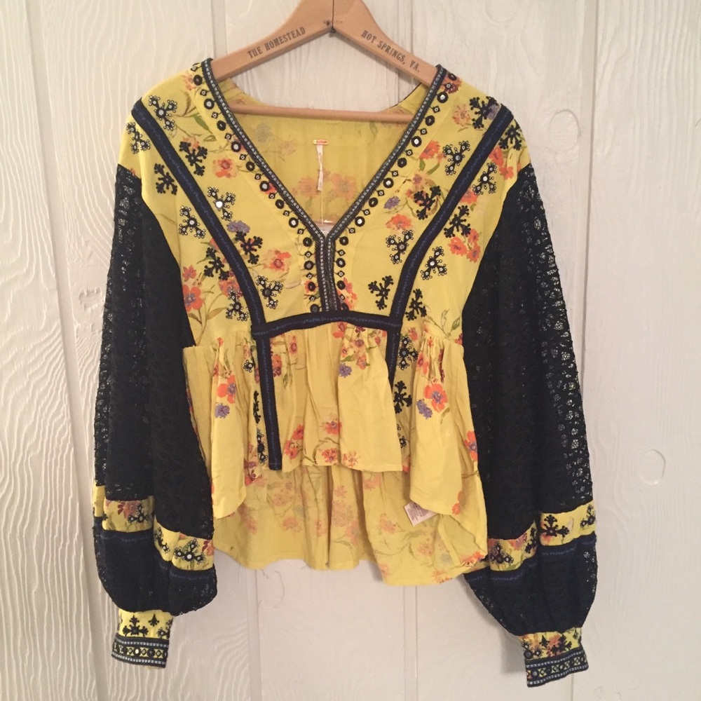✨NWT Free People Lace Sleeve Top